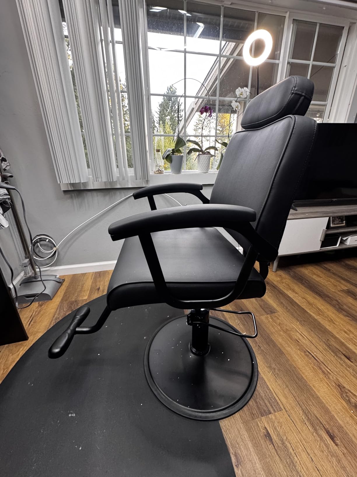 Baasha Premium Black Reclining Salon Chair with Removable Headrest, All-Purpose Hydraulic Barber Chair, Soft PU Leather, 360° Swivel, 135° Recline, Heavy-Duty Steel Frame, 330 lbs Capacity customer photo 2