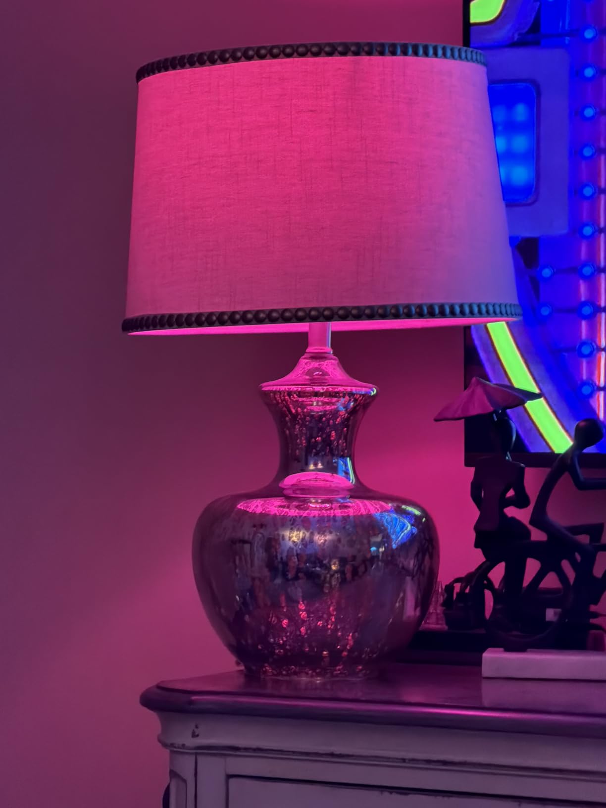 Philips Hue Essential Smart LED A19 Bulb, White and Color Ambiance, E26 Base, 8.8W, 2200K-6500K, 800 Lumens, Dimmable, Works with Alexa, Google, and Apple Home, 2-Pack customer photo 2