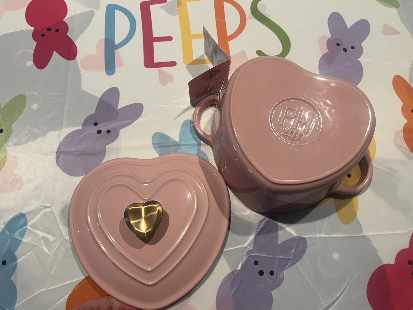 Paris Hilton Enameled Cast Iron Braiser, Heart-Shaped Skillet with Lid, Superior Heat Retention Casserole, Stovetop and Oven-to-Table, 3.5-Quart, Pink customer photo 1