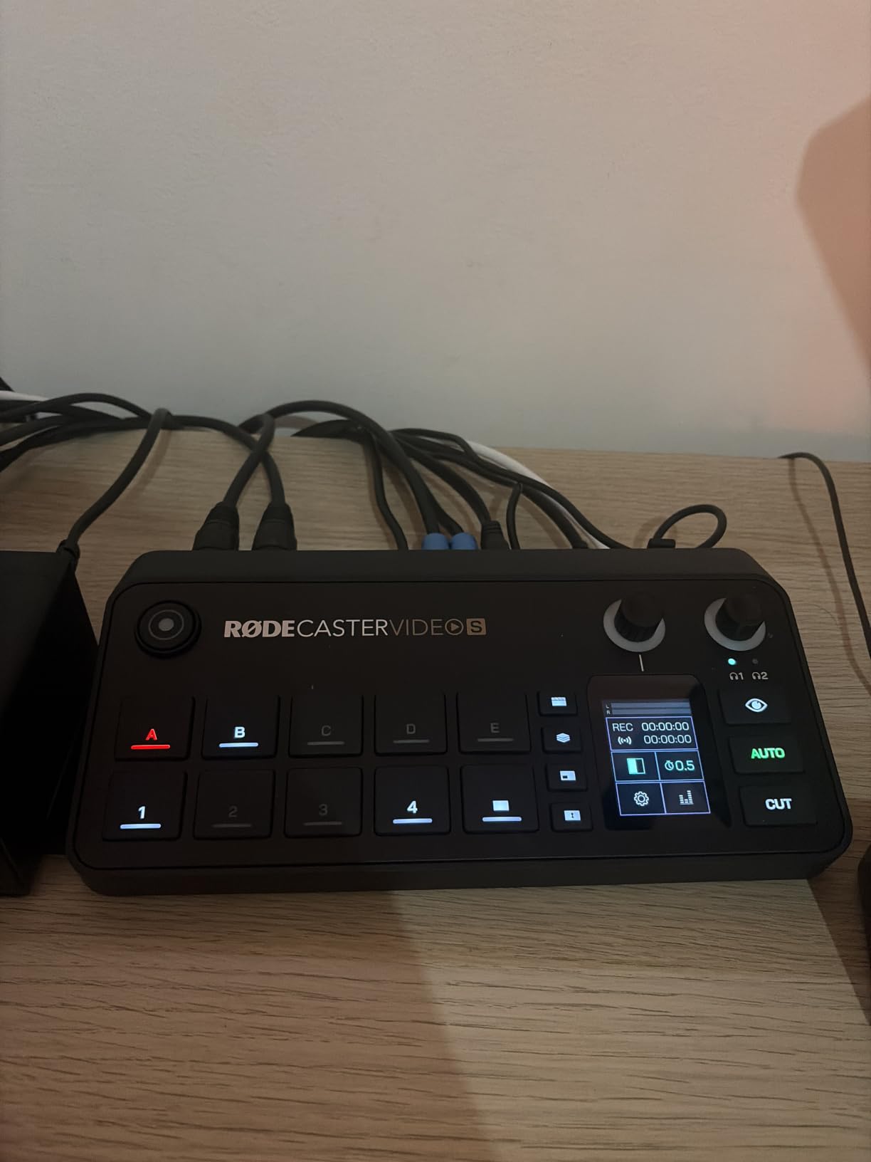 RØDE RØDECaster Video S – Podcast Video Switcher and Audio Interface – customer photo 1