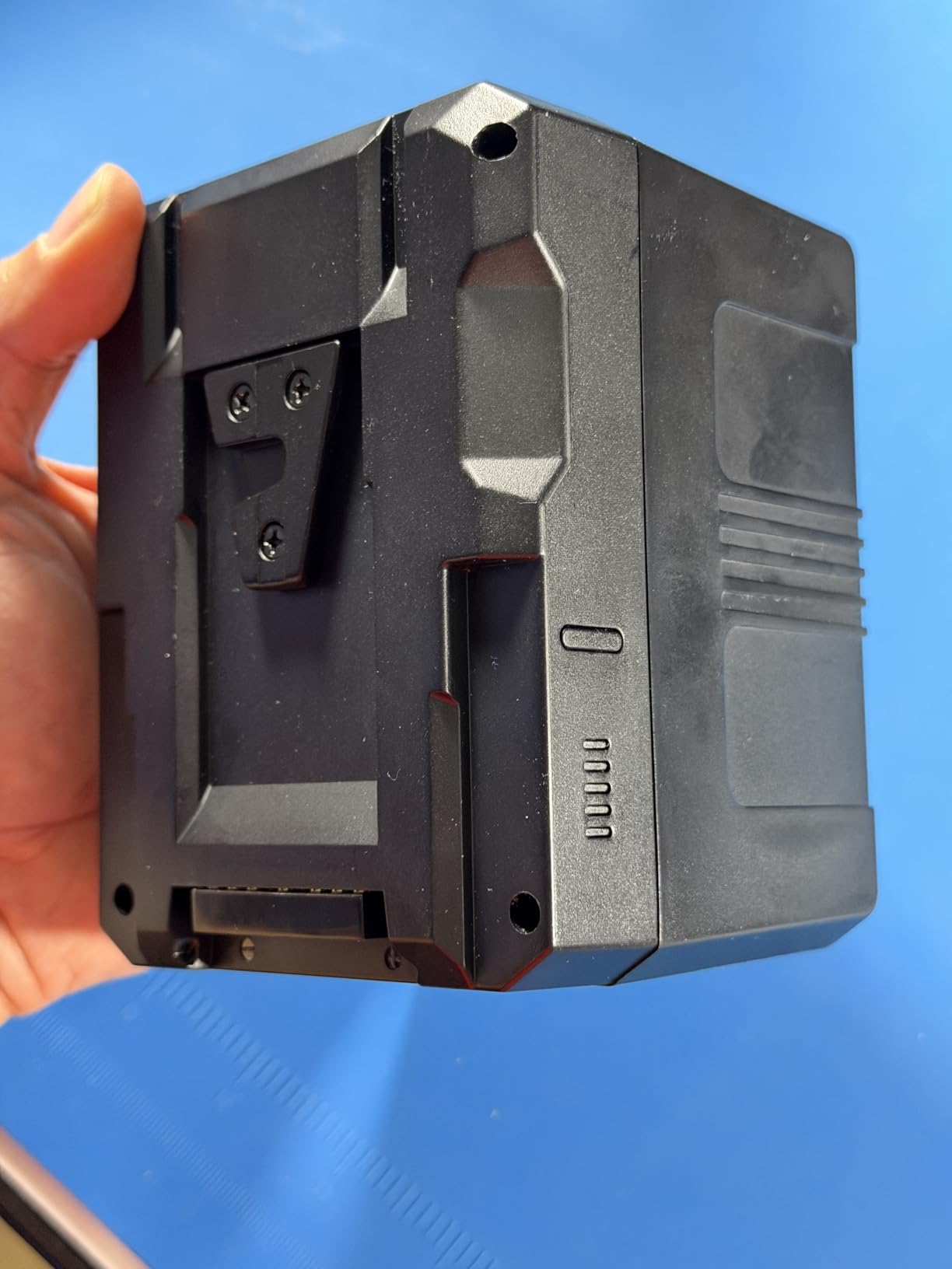 V-Mount/V-Lock Battery - 222Wh 14.8V 15000mAh Rechargeable Li-ion Battery for Broadcast Video Camcorder, Compatible with Sony HDCAM, XDCAM and Digital Cinema Cameras customer photo 1