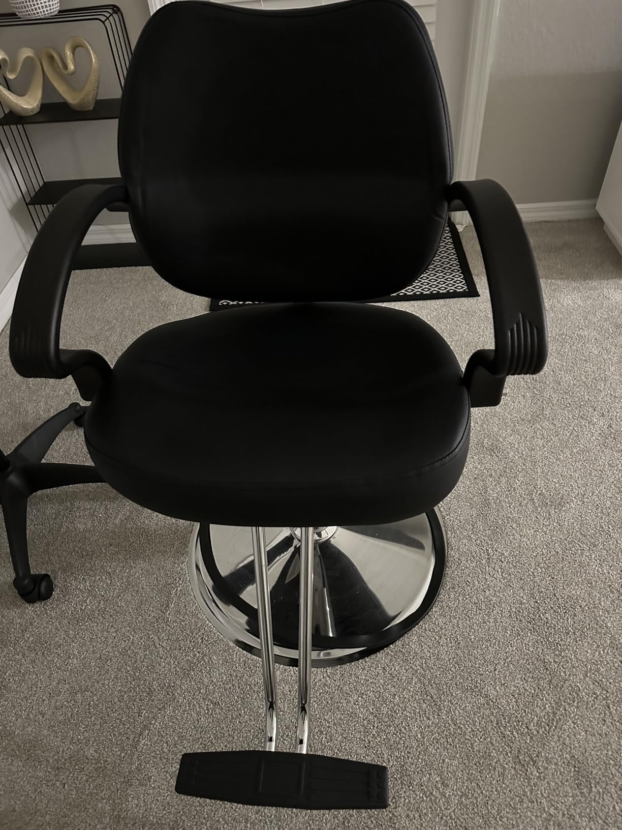BestMassage Hydraulic Reclining Barber Chair, Heavy Duty All Purpose Salon Chair with Adjustable Headrest Footrest and 360° Swivel Hydraulic Pump for Barbershop, Beauty Salon, and Tattoo Studio,White customer photo 2