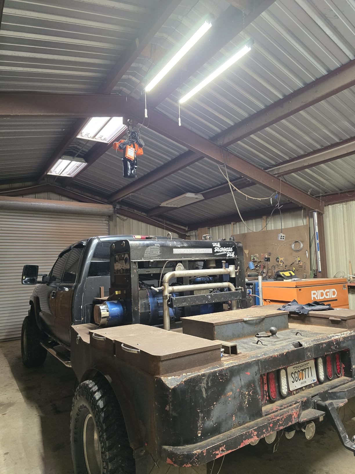 VEVOR 1100 lbs Electric Chain Hoist 2-Speed, 20 ft Lifting Height, 3-Phase 480V Overhead Crane with 328 ft Wireless & 15 ft Wired Remote Control, G80 Single Chain Hoist for Factory, Warehous, Garage customer photo 1