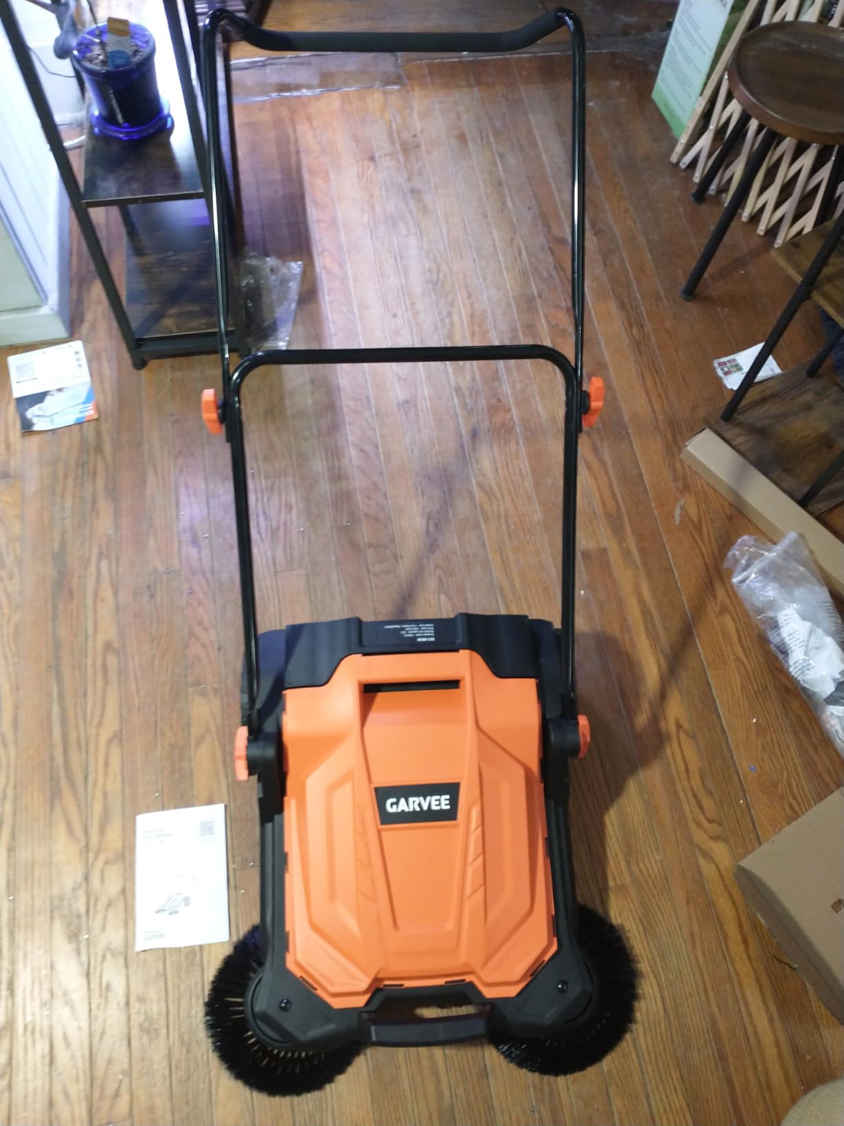 Walk-Behind Floor Sweeper, 25.6 in Sweeping Width, Outdoor Hand Push Sweeper, 5 Gallon Waste Container, Adjustable Folding Handle for Garage Patio Yard Driveway customer photo 2