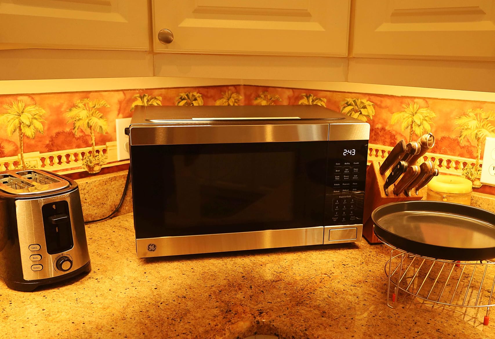 GE 4-in-1 Air Fry Countertop Microwave Oven, 1050 Watt, 1.0 Cu. Ft., White customer photo 1