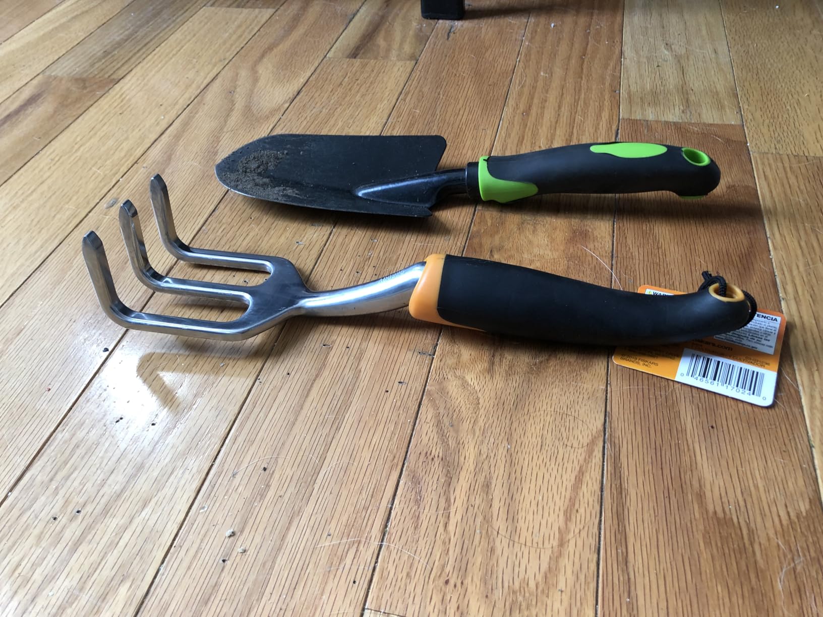 Fiskars Ergo Garden Cultivator, Hand Tool for Digging, Aerating & Weeding customer photo 2
