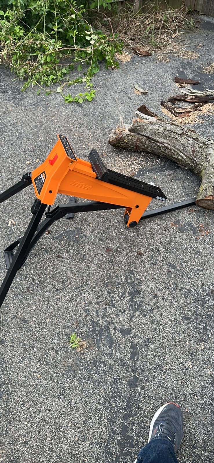 Triton SuperJaws SJA100E The Original Portable Clamping Jawhorse - 2200lb Heavy Duty Folding Workbench with Foot Pedal, Tripod Jaw Horse Work Table for Woodworking, Repairs and Construction customer photo 1