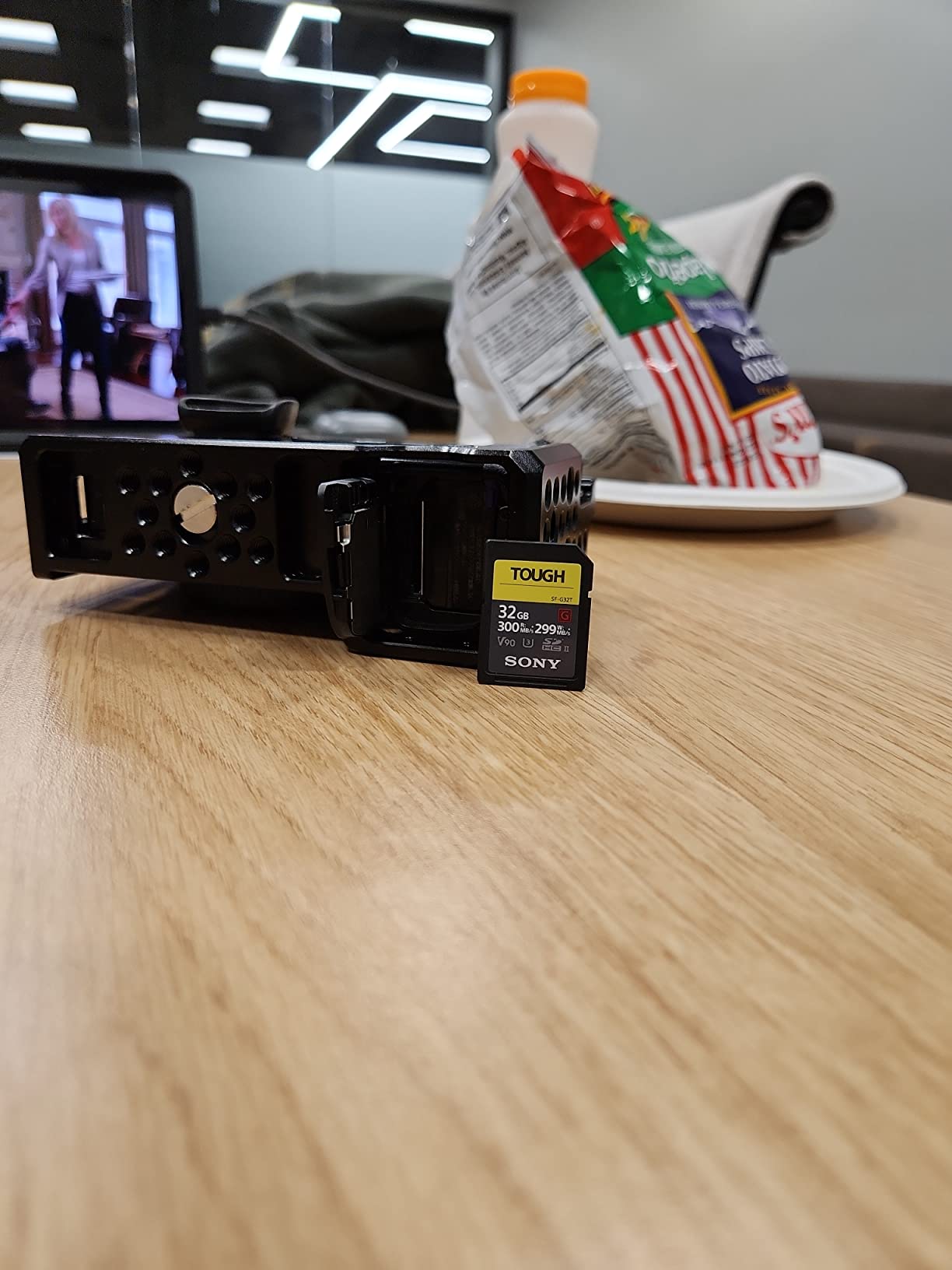 Sony TOUGH-G series SDXC UHS-II Card 64GB, V90, CL10, U3, Max R300MB/S, W299MB/S (SF-G64T/T1), Black customer photo 1