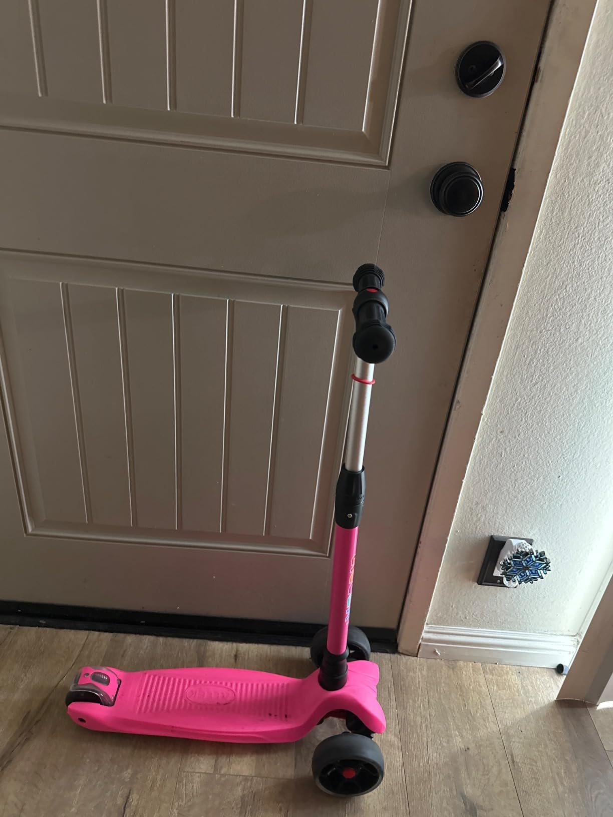 Allek Kick Scooter B02, Lean 'N Glide Scooter with Extra Wide PU Light-Up Wheels and 4 Adjustable Heights for Children from 3-12yrs (Black) customer photo 2