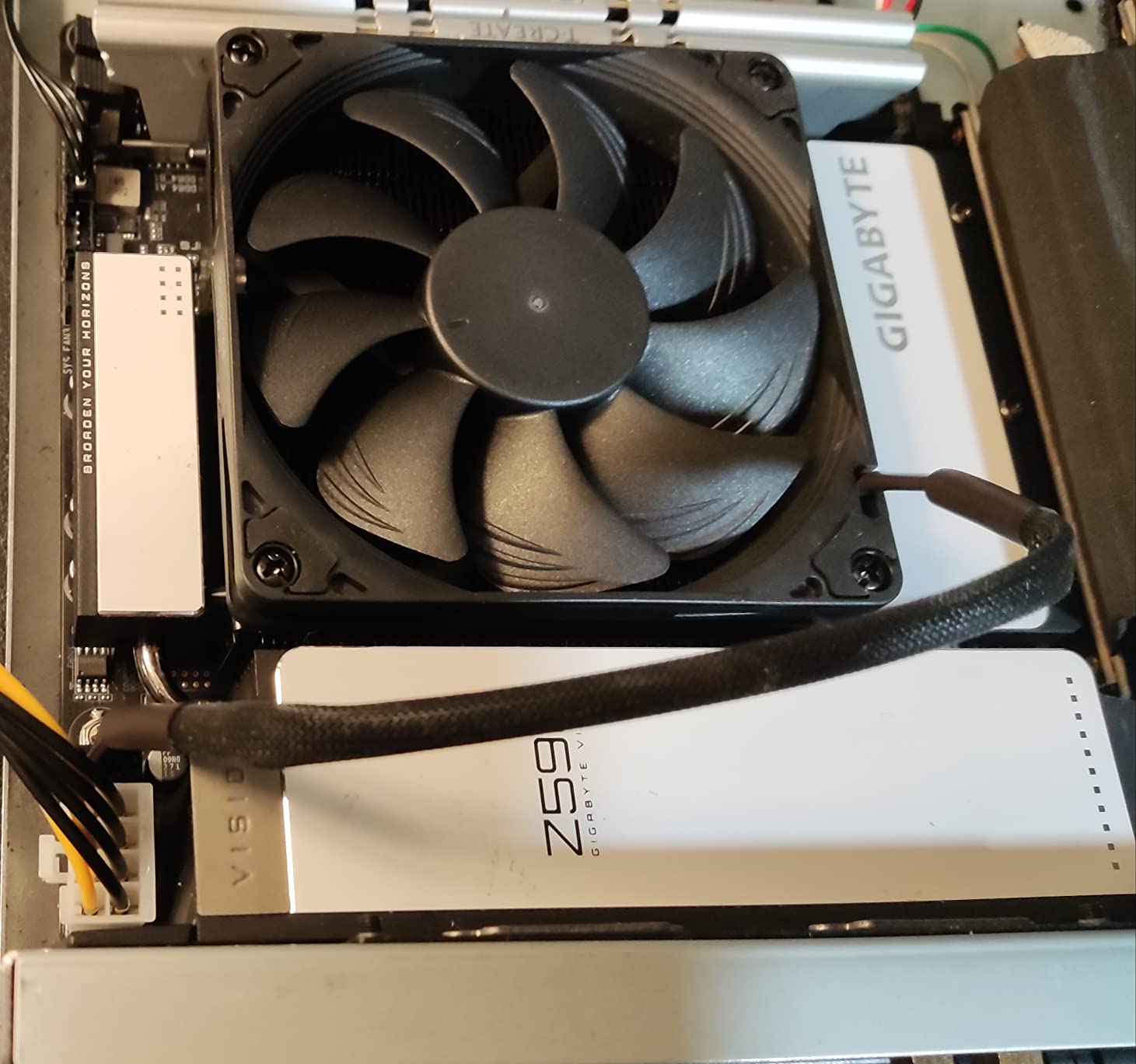 Noctua NH-L9i chromax.Black, Quiet High-Performance Low-Profile CPU Cooler customer photo 1