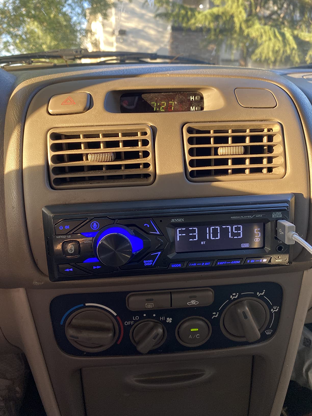 Jensen MPR210 Single DIN Bluetooth Car Stereo, Hands-Free, AM/FM, USB customer photo 2
