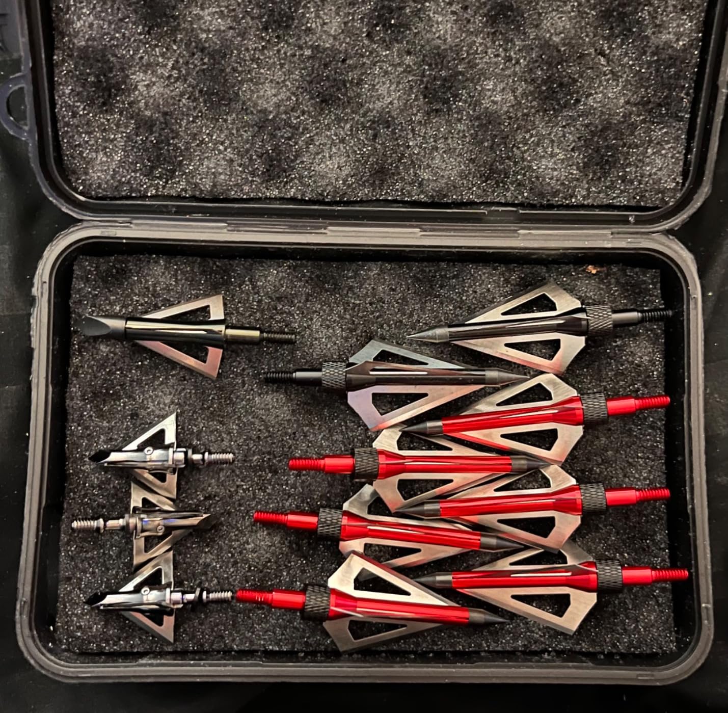IRQ 12 pcs Carbon Crossbow Bolts 20 inchs with 6pcs Hunting Broadheads Set customer photo 1