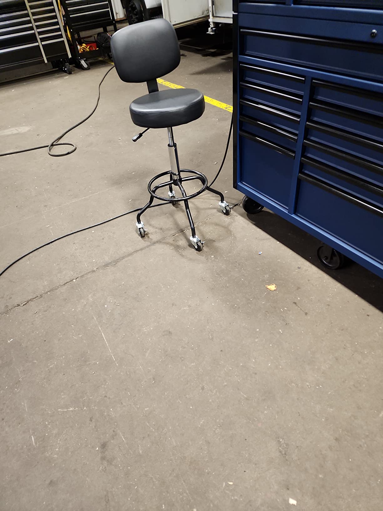 Heavy Duty Shop Stool with Ergonomic Backrest - Lockable Rubber Wheels & Adjustable Height, 360° Swivel, High Footrest for Garage Workshop Workbench, 350lbs Capacity (Black, 26