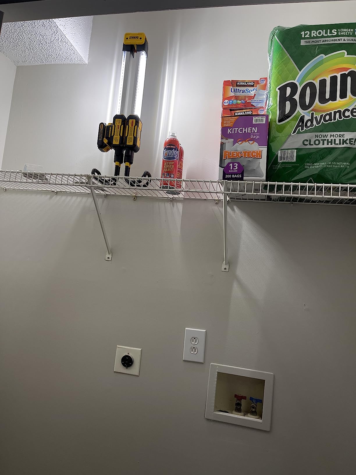 DEWALT 12V/20V MAX Cordless Hood Light, Mechanic Work Light, LED, Bare Tool Only (DCL045B) customer photo 1