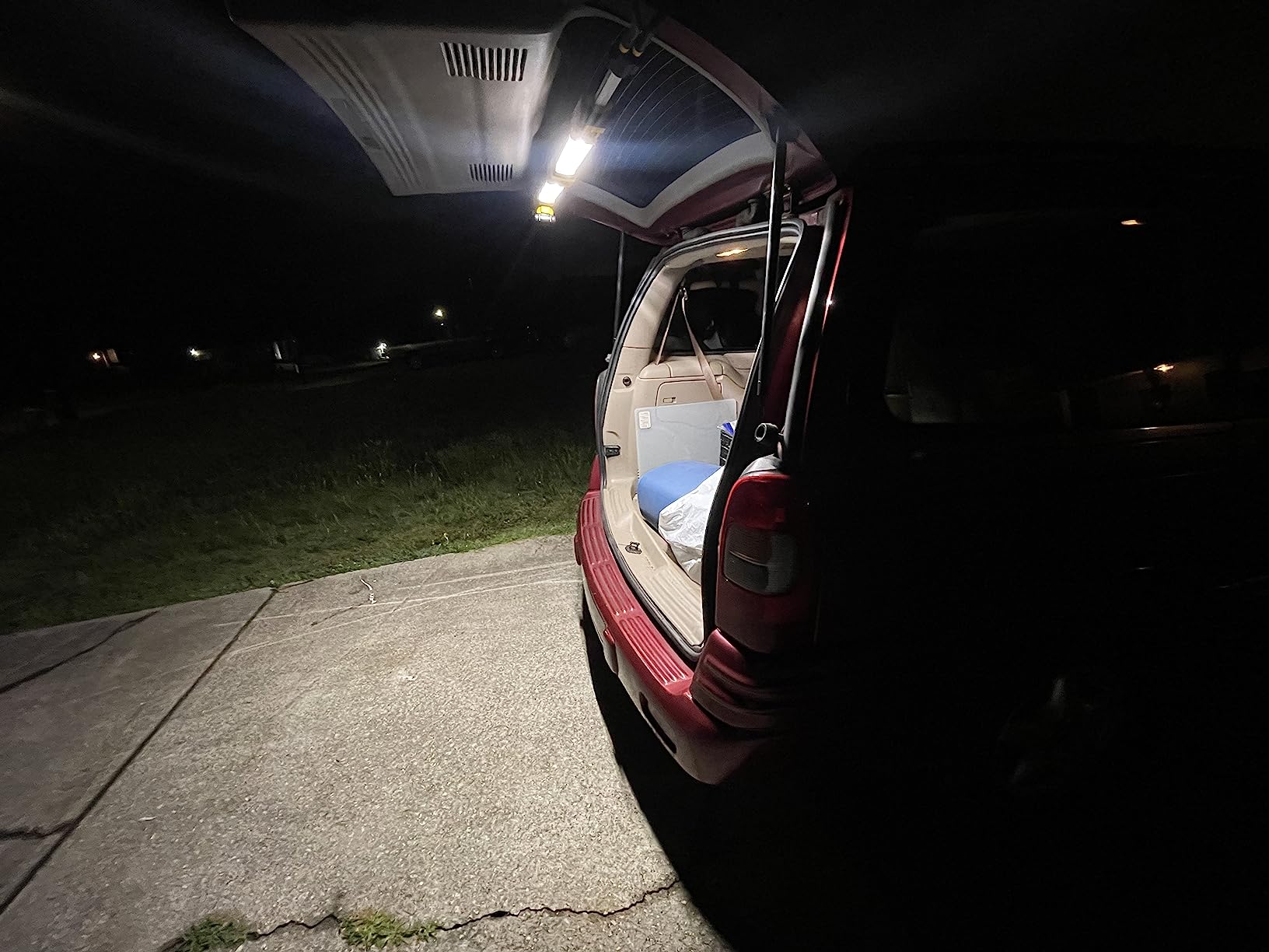 DEWALT 12V/20V MAX Cordless Hood Light, Mechanic Work Light, LED, Bare Tool Only (DCL045B) customer photo 2