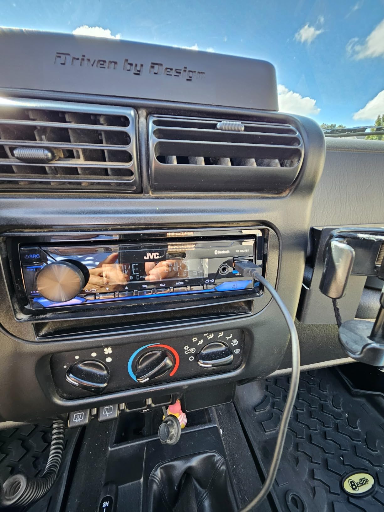 JVC KD-SX27BT Car Stereo with Bluetooth, 100W Digital Media Receiver, 1.5A USB, Single DIN Head Unit with AM/FM Radio & AUX-in, iOS/Android JVC Remote App, 13-Band EQ, Dual Phone Connection customer photo 1