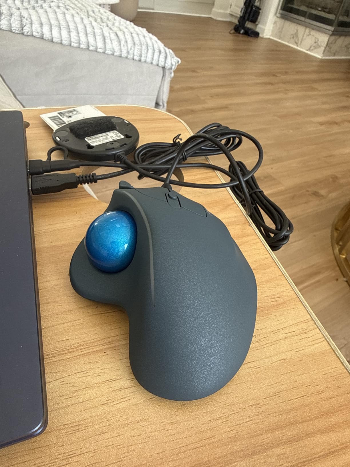 Wired Ergonomic Trackball Mouse, 34mm Thumb Control, RGB Lighting customer photo 2