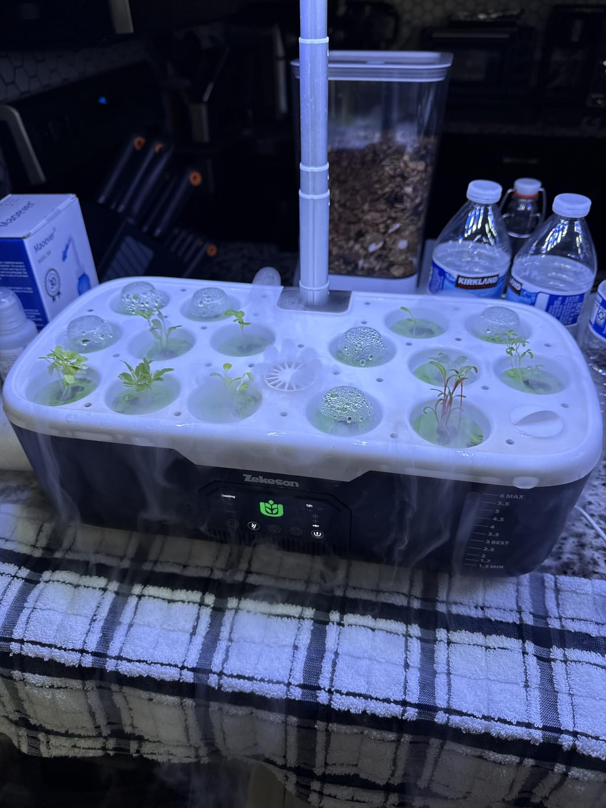 Misting Hydroponic Growing System Kit 15-Pods Indoor Smart Herb Garden Planter with LCD Touch Panel 6L Large Tank for Herb/Vegetables/Flowers/Fruits,Gardening Gifts for Women Men Beginners-Black customer photo 2