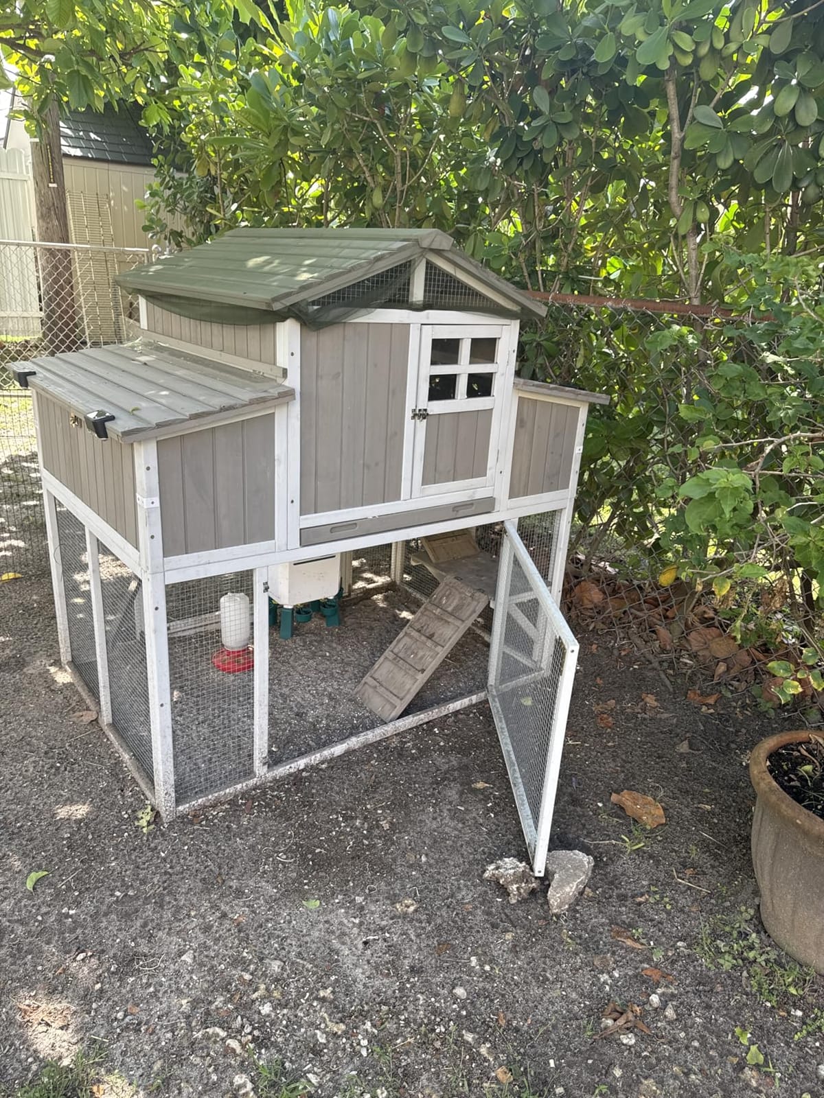 Ketive Outdoor Chicken Coop for 2–4 Chickens, Elevated 2-Tier Hen House with 3-Compartment Nesting Box, Slide-Out Tray, Reinforced L-Shaped Frame, Expandable Run Connection, Backyard Poultry Coop customer photo 1